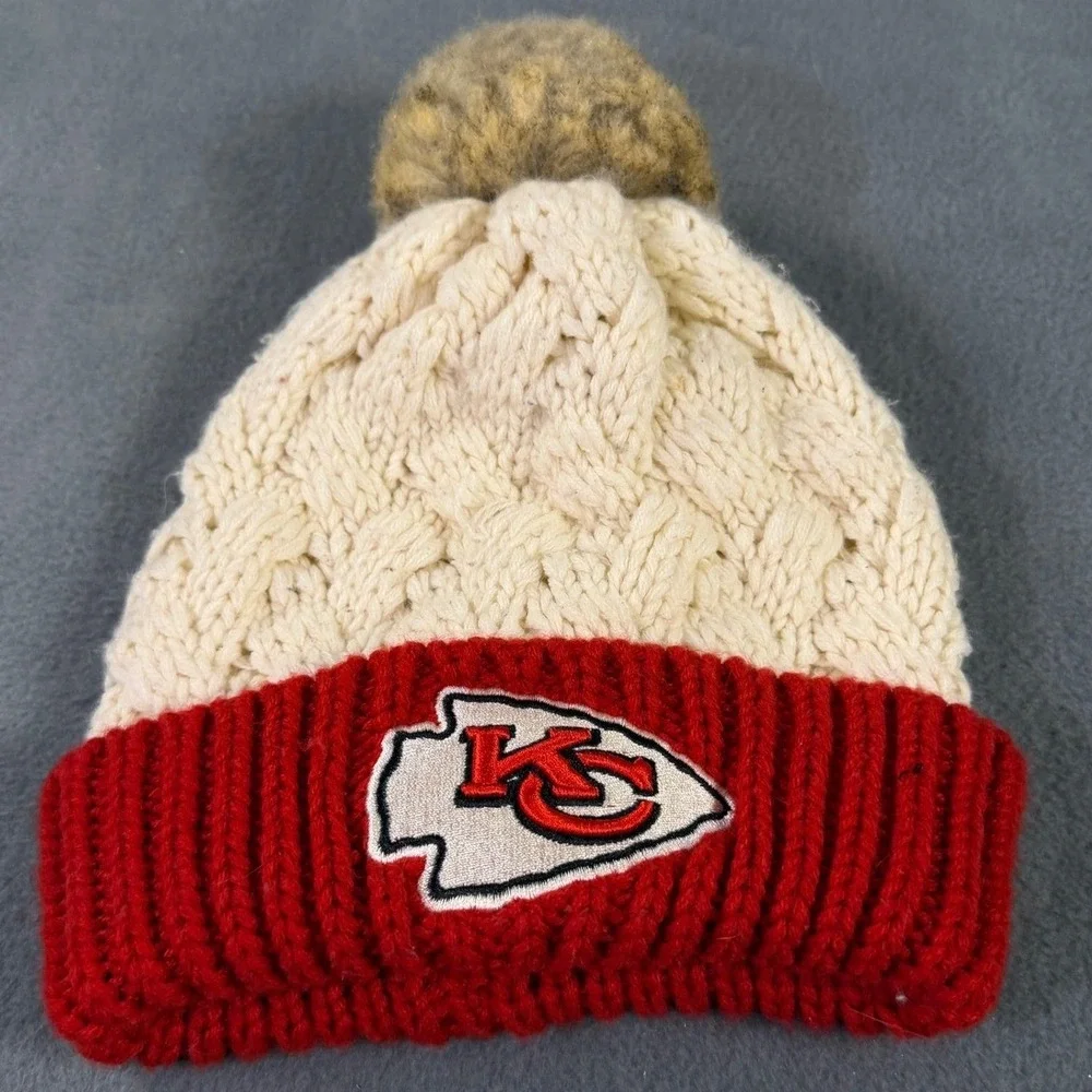NFL Team Apparel Kansas City Chiefs Women Beanie Cream Red Cable Knit Pom Hat